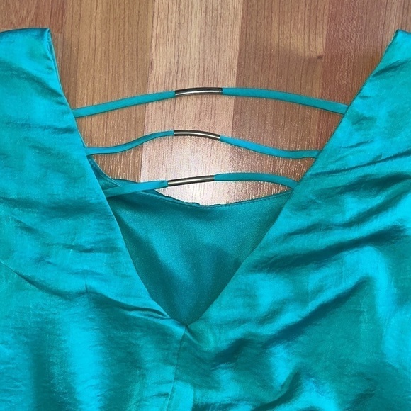 City Triangles women’s green dress with strappy cut out detail size Medium - Picture 9 of 9